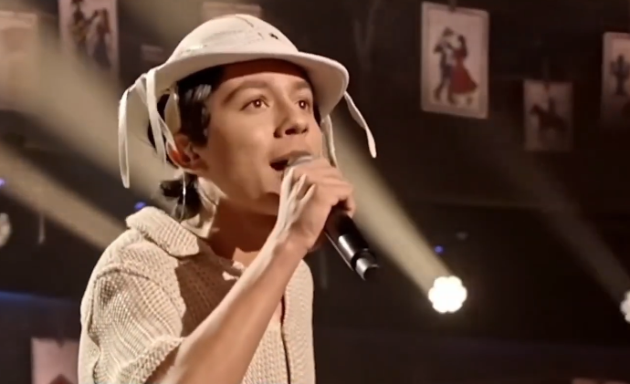Cantor paraibano emociona jurados no Canta Comigo Teen da Record