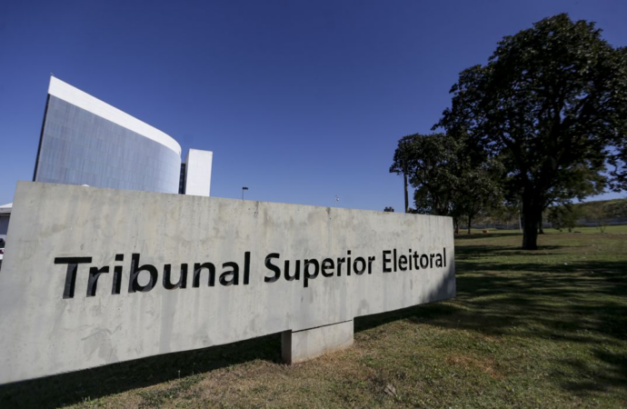 TSE cria conselho para monitorar desinformação e IA nas eleições