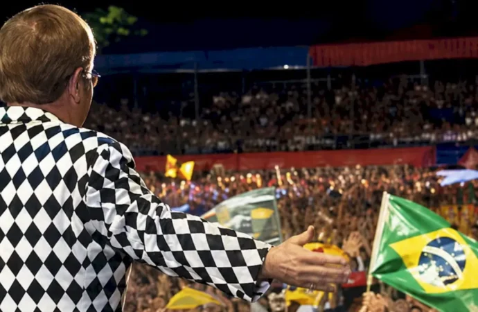 Show que marcou a 1ª visita de Elton John ao Brasil há 31 anos será exibido nos cinemas