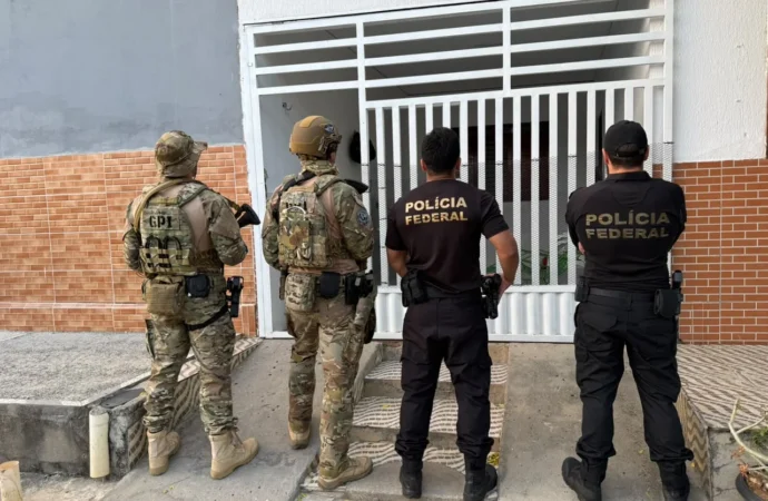 Operação mira grupo ligado a drogas, armas e crimes violentos no Sertão