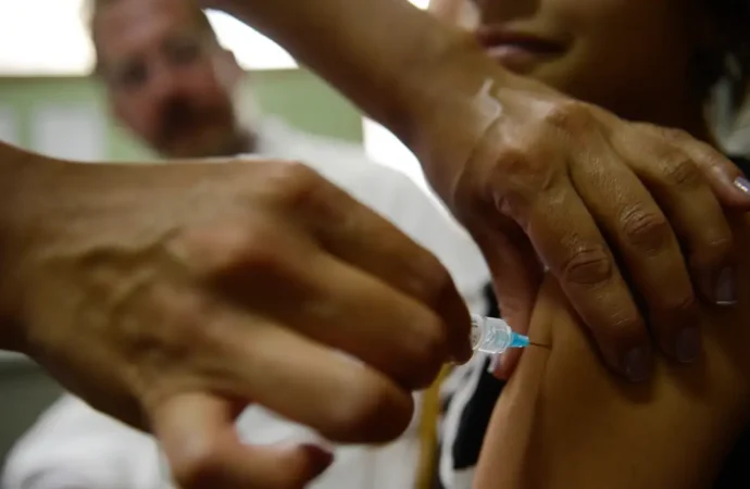 João Pessoa reforça vacinação contra dengue e cobra segunda dose