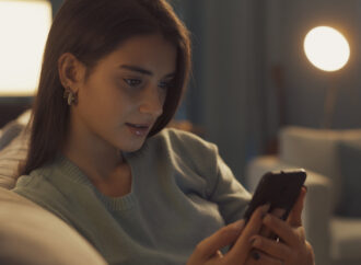 Saiba os cuidados ao marcar encontros pela internet ou em aplicativos de namoro