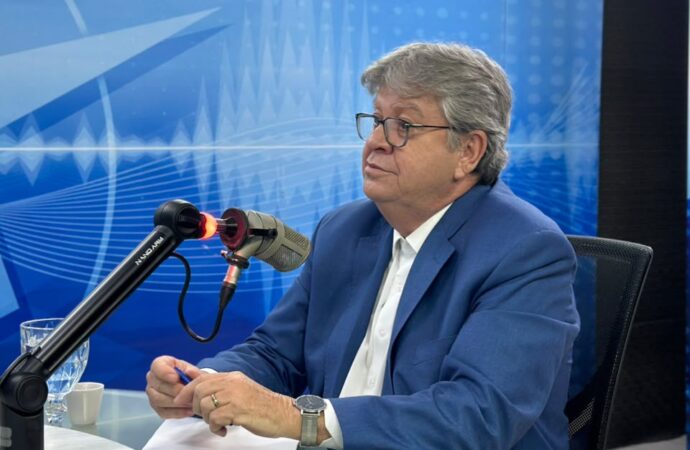 João Azevêdo explica saldo de R$ 4 bilhões em caixa da Paraíba