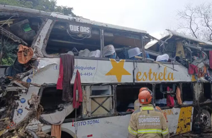 Tragédia com ônibus no Rio de Janeiro deixa saldo de 9 mortos