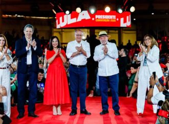 Lula tem candidatura oficializada pelo PT e inicia corrida por quarto mandato presidencial