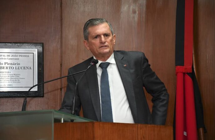 Odon Bezerra deixa liderança de Leo na Câmara de João Pessoa; Bruno Farias assume