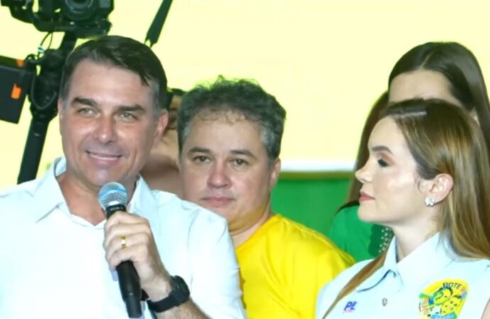 Flávio Bolsonaro promete voltar à Paraíba com Jair Bolsonaro se vencer as eleições de 2026