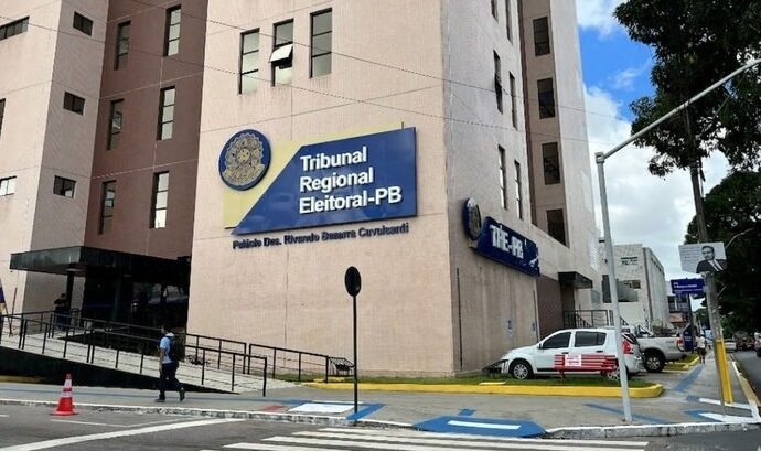 TRE-PB suspende julgamento da impugnação de Cícero Lucena após pedido de vistas