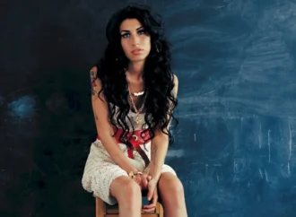 Amy Winehouse: ‘Back To Black’ ganha edição especial de 20 anos em CD, vinil e streaming