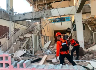 Terremoto de magnitude 7,7 mata ao menos 47 na Indonésia