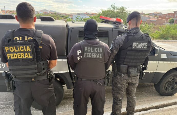 Grupo suspeito de tráfico de drogas e crimes violentos é alvo de operação da PF, no Sertão