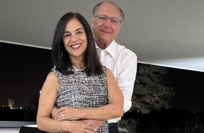 Campanha de Lula quer ‘desavermelhar’ o PT, esposa do vice vai na “contramão”