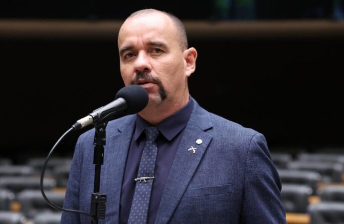 Deputado afirma ter sido eleito “na base da compra de votos”