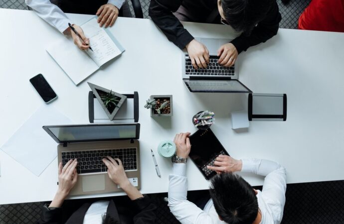 Empresas com 100 ou mais empregados devem atualizar dados