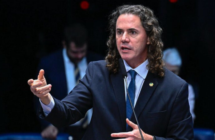 Veneziano cobra investimentos em saneamento e projeta VLT para João Pessoa