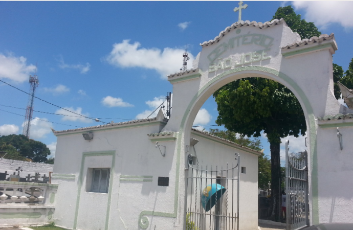 Grupo invade cemitério, desenterra corpo e queima cadáver em João Pessoa
