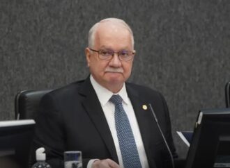 Fachin aguarda explicações de ministros para decidir sobre crise