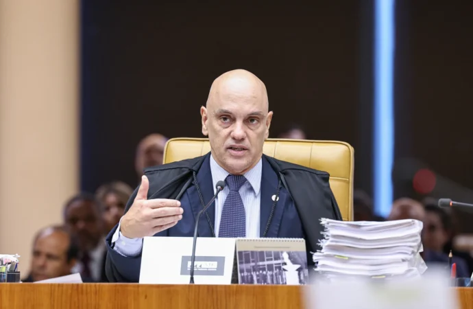Moraes cancela pronunciamento após decisão de Fachin no STF