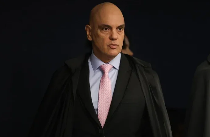 Fachin diz que STF adotará medidas após mensagens de Vorcaro e Moraes