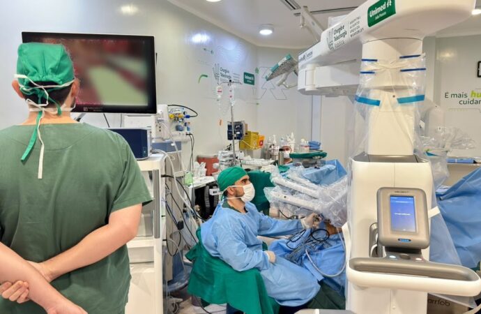 Unimed João Pessoa alcança marca de 100 cirurgias robóticas e consolida pioneirismo em telecirurgia