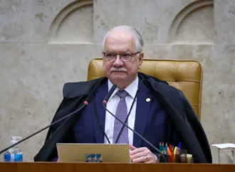 Fachin dá 24 horas para Mendonça retirar sigilo de todos os documentos sobre o Master