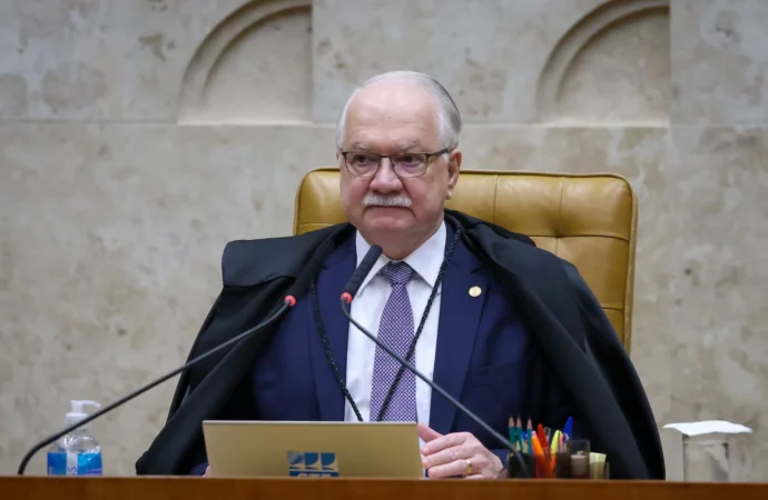 Fachin dá 24 horas para Mendonça retirar sigilo de todos os documentos sobre o Master