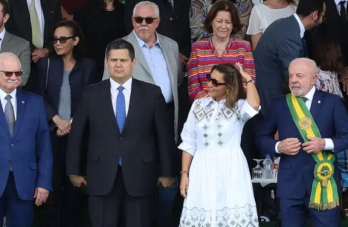 Cúpula dos poderes participa do desfile do 7 de Setembro em Brasília
