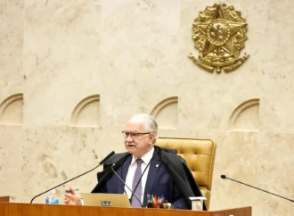 Fachin dá 72 horas para Mendonça explicar afastamentos na PF