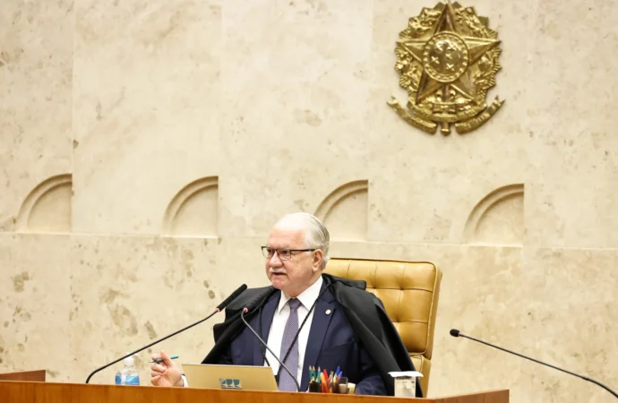 Fachin dá 72 horas para Mendonça explicar afastamentos na PF