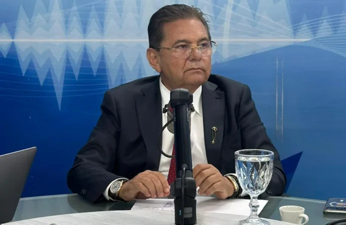 À Arapuan FM, Galdino anuncia quando será realizado o concurso da ALPB