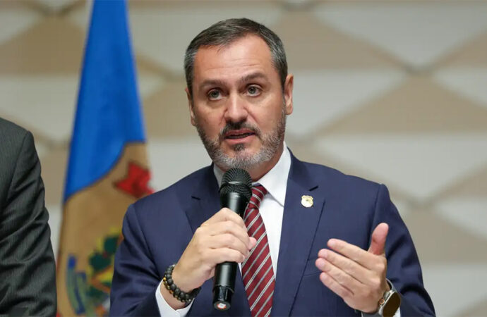 Mendonça afasta diretor-geral e diretor de Inteligência da PF