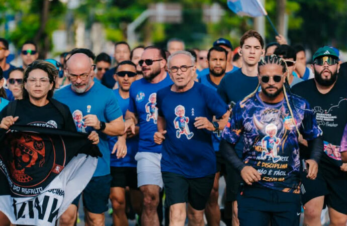 Cícero Lucena lidera “correata” pelas ruas de João Pessoa