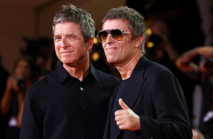 Documentário do Oasis, ovacionado em Veneza, mostra força dos fãs brasileiros
