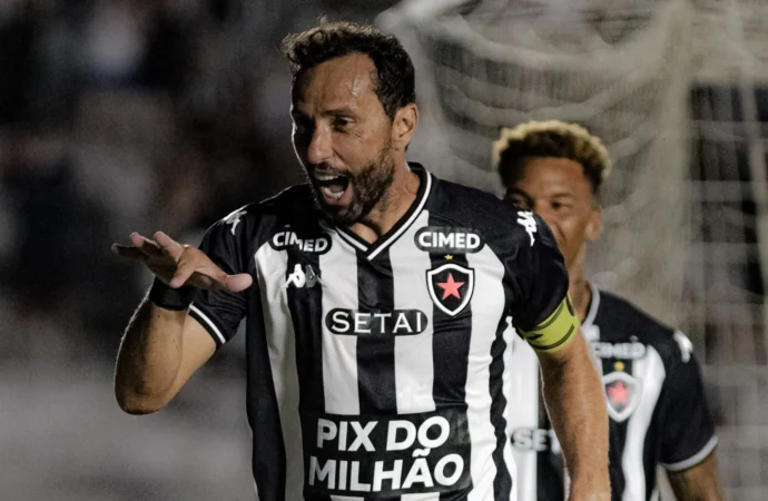 Destaque do Botafogo-PB, Nenê está a um gol da marca dos 300 na carreira