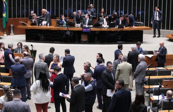 Câmara vota MP da ‘Taxa das Blusinhas’ no plenário